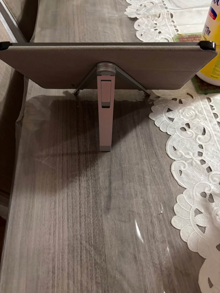 Blackweb Foldable Metal Tablet Stand